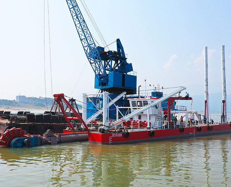 Kaedah menggunakan kapal korek Pasir.