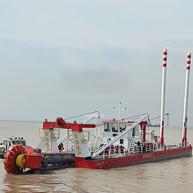 Kapal Korek Sungai Dengan Kepala Pemotong